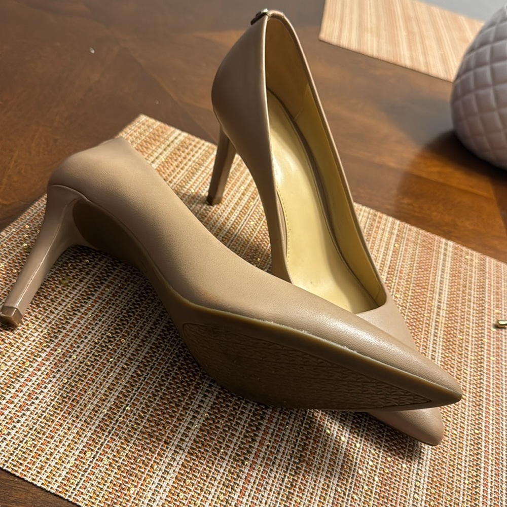 Michel Kors - Picture 2 of 4